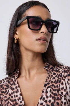 Women Scamp & Dude Anais Black Square Sunglasses