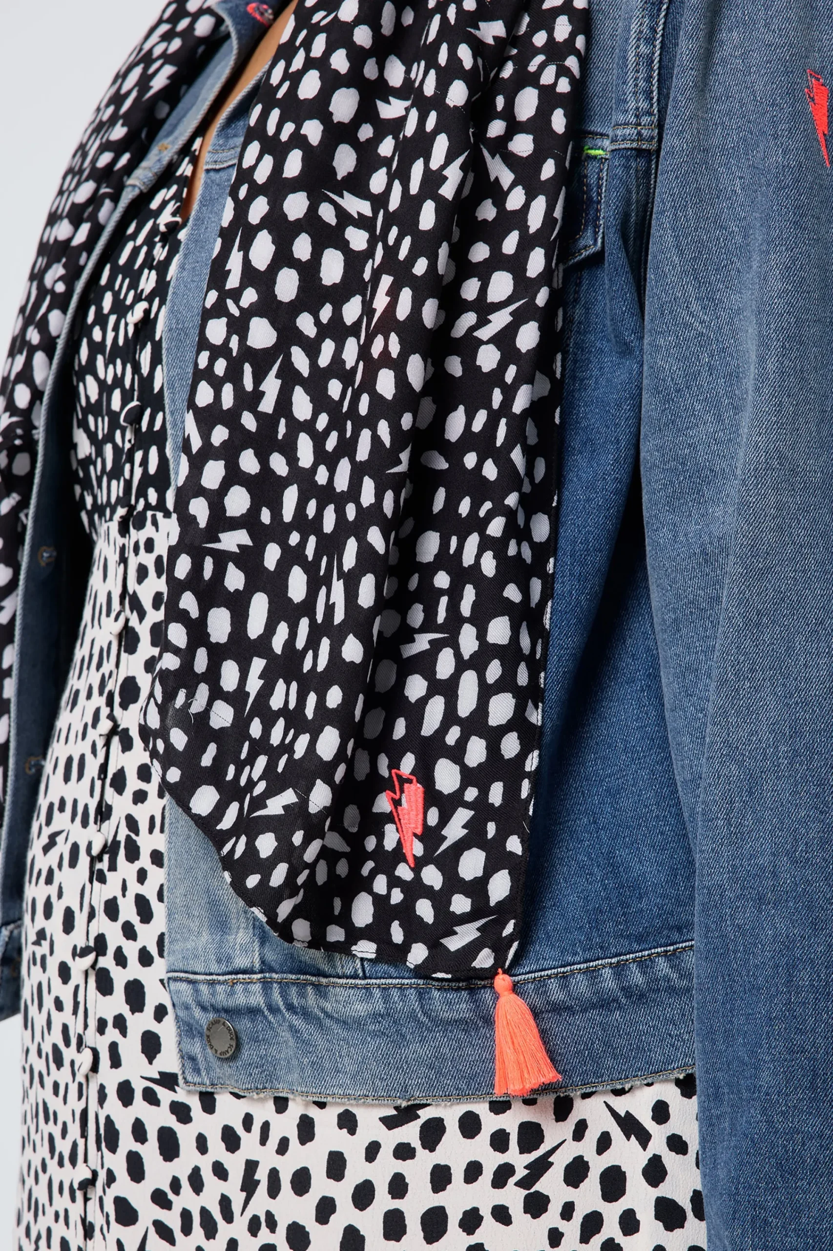 Women Scamp & Dude Black with White Cheetah Charity Super Scarf