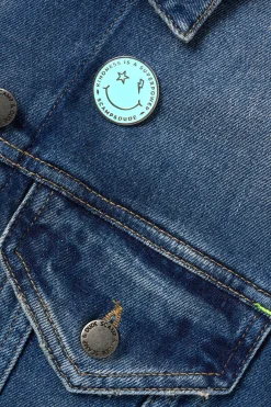 Women Scamp & Dude Blue Smiley Pin Badge