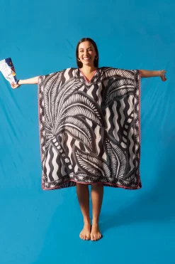 Women Scamp & Dude White with Black Engineered Palm Print Kaftan