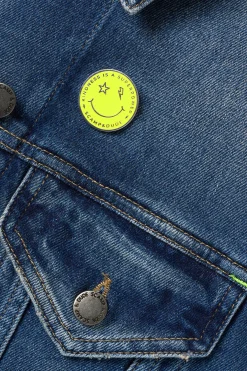 Women Scamp & Dude Yellow Smiley Pin Badge